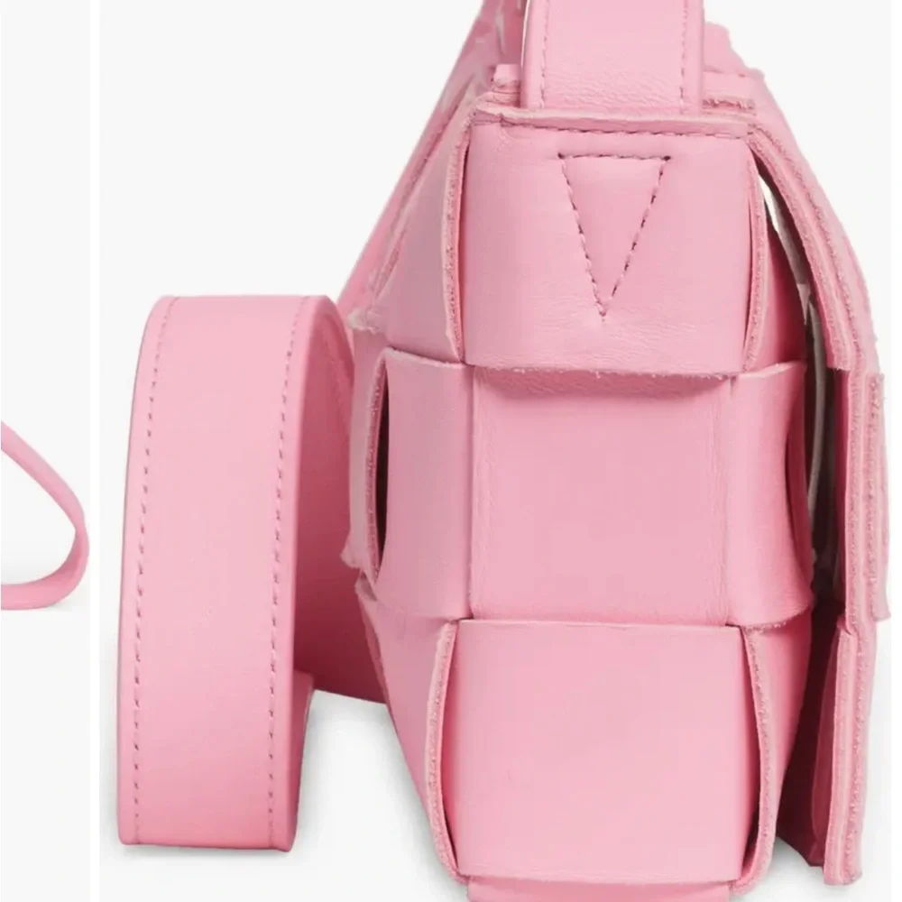 Authentic BOTTEGA VENETA Small Intrecciato Leather Cassette Crossbody Bag - Picture 3 of 16